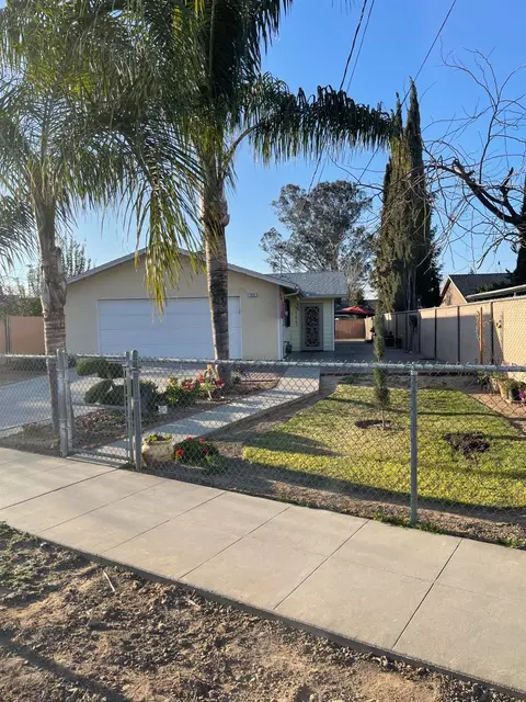 711 Clinton St, Madera, CA 93638 photo 1