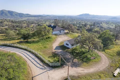 22568 Loper Valley Ln, Prather, CA 93651 photo 1