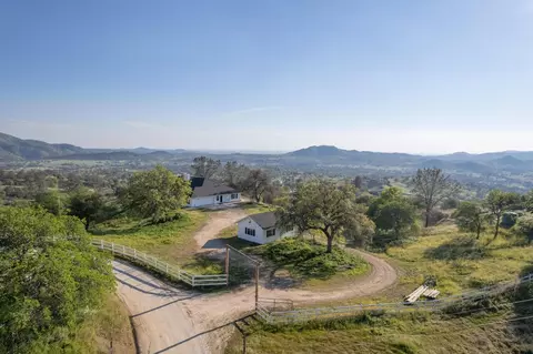 22568 Loper Valley Ln, Prather, CA 93651 photo 3