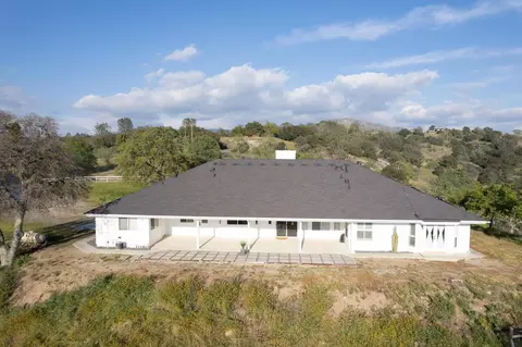 22568 Loper Valley Ln, Prather, CA 93651 photo 4