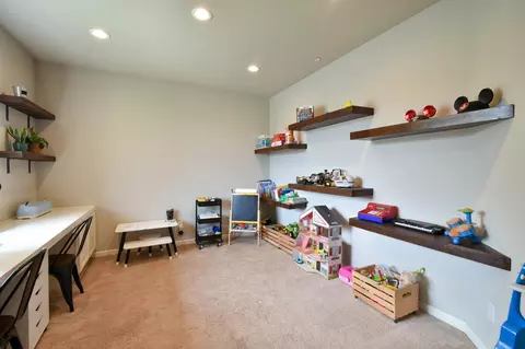 5865 E Beck Ave, Fresno, CA 93727 photo 2