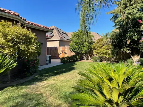 132 Omaha Ave, Clovis, CA 93619 photo 1