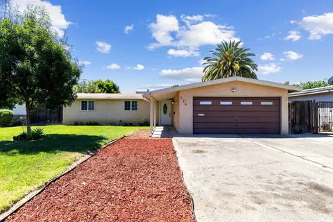 136 Santa Ana Ave, Clovis, CA 93612 photo 1