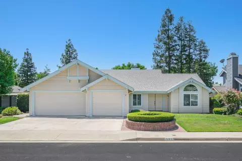 562 W Minarets Ave, Clovis, CA 93611 photo 1