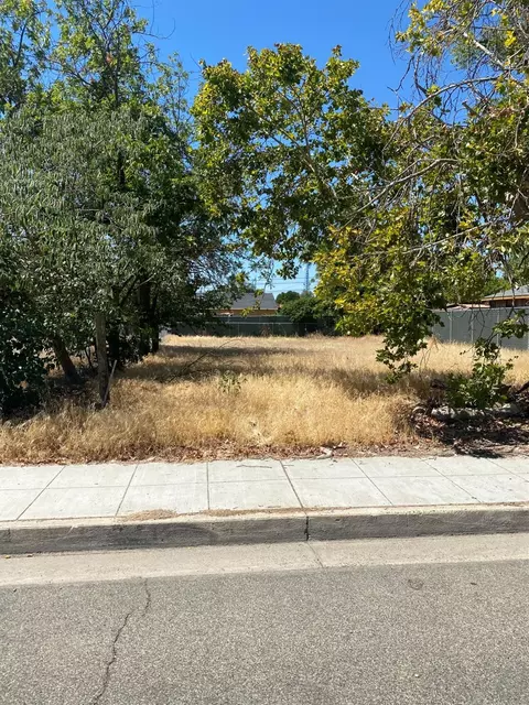 724 S A St, Madera, CA 93638 photo 1