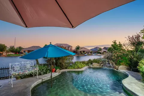 11003 Egret Pt, Clovis, CA 93619 photo 1
