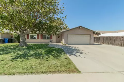 1185 Myrtle Pl, Lemoore, CA 93245 photo 1