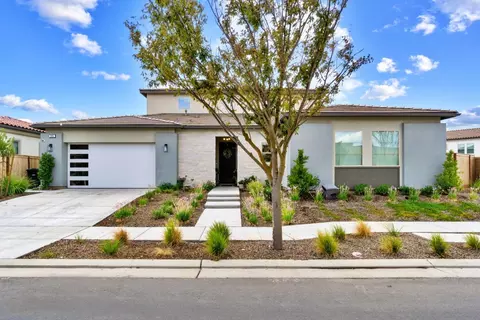 886 Overstone Ave, Madera, CA 93636 photo 1