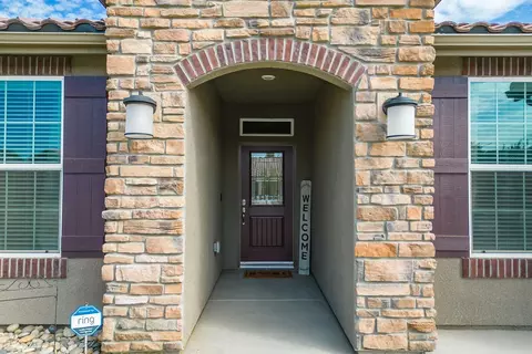 770 Strada St, Lemoore, CA 93245 photo 2