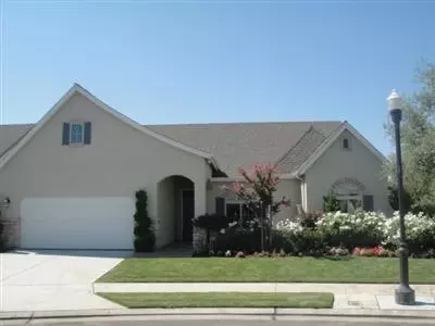 584 W Trenton Ave, Clovis, CA 93619 photo 1