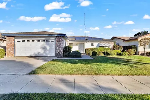 2713 Pinewood Dr, Madera, CA 93637 photo 1