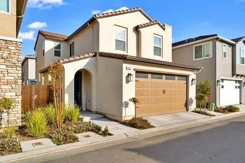 1921 Kelly Ln, Clovis, CA 93611 photo 1