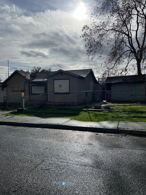 1626 Larkin, Modesto, CA 95354 photo 2