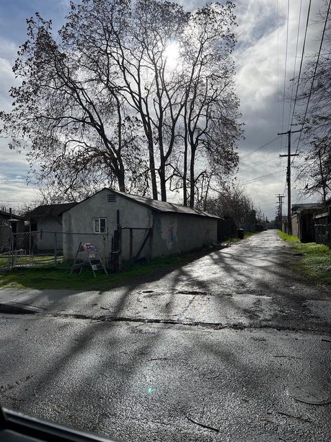 1626 Larkin, Modesto, CA 95354 photo 4