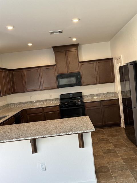 28 Jack Ct, Merced, CA 95341 photo 2