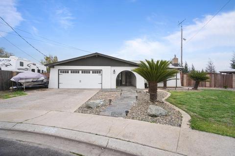 7525 Pine St, Hughson, CA 95326 photo 2