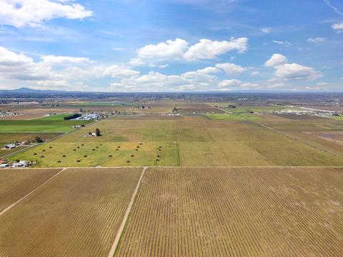 5677 E Peltier Rd, Acampo, CA 95220 photo 21