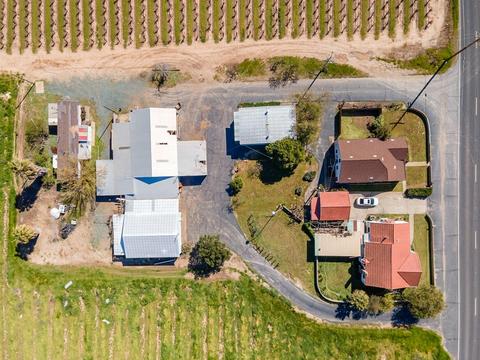 5677 E Peltier Rd, Acampo, CA 95220 photo 2