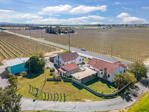 5677 E Peltier Rd, Acampo, CA 95220 photo 3