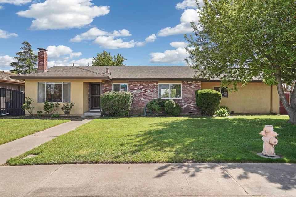 422 W Century Blvd, Lodi, CA 95240 1 photo Movoto