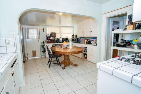 136 W 25th St, Merced, CA 95340 photo 4