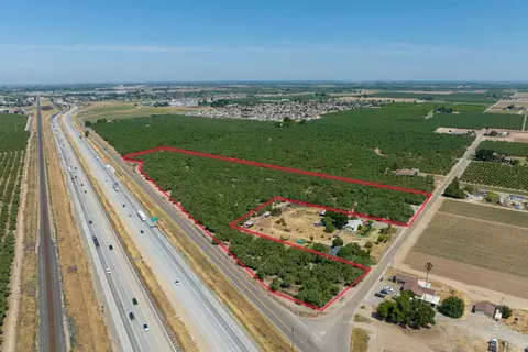 13 Hunter Rd, Livingston, CA 95334