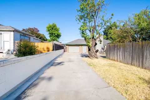1202 S School St, Lodi, CA 95240 photo 3