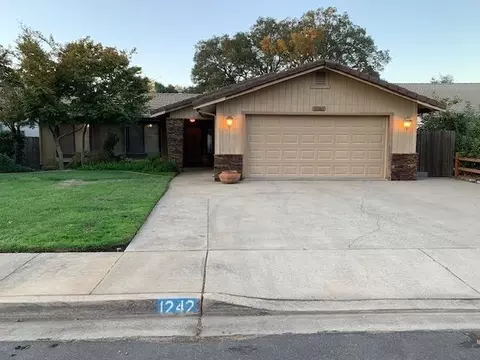 1242 River Bluff Dr, Oakdale, CA 95361