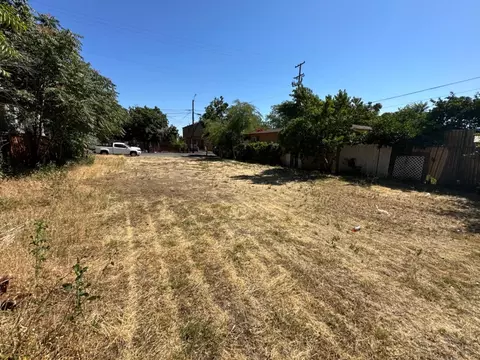 627 E Worth St, Stockton, CA 95206 photo 2