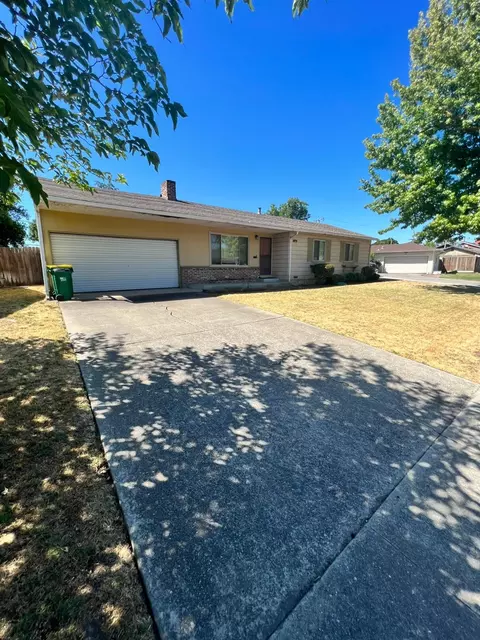 226 E Pearl Ave, Stockton, CA 95207