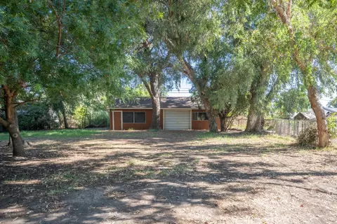 Exterior - 1726 E Blossom St, Dos Palos, CA 93620 photo 10 of 12