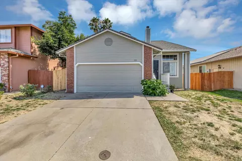 151 Creekside Cir, Sacramento, CA 95823