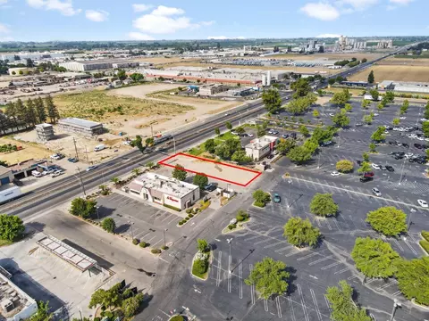 2175 W Main St, Turlock, CA 95380 photo 4
