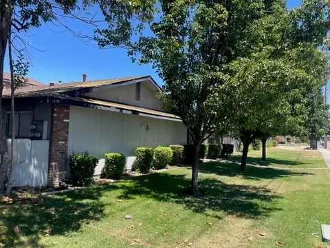 819 W Kettleman Ln, Lodi, CA 95240 photo 2