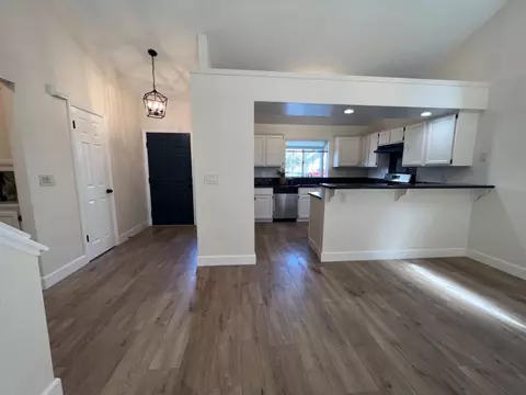 2113 Hearthstone Ln, Modesto, CA 95355 photo 3