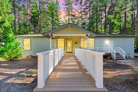 16201 Banner Quaker Hill Rd, Nevada City, CA 95959