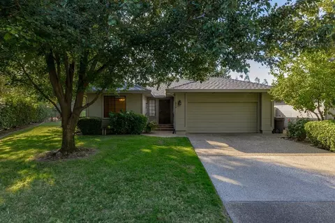 318 Saint Andrews Dr, Roseville, CA 95678