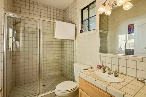 Bath - 11791 N Alpine Rd, Lodi, CA 95240 photo 1 of 6