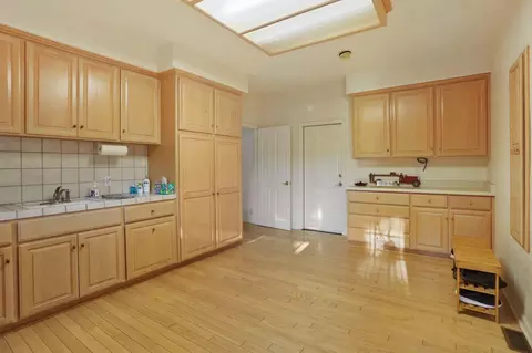 Kitchen - 11791 N Alpine Rd, Lodi, CA 95240 photo 6 of 6