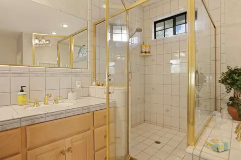 Bath - 11791 N Alpine Rd, Lodi, CA 95240 photo 6 of 6