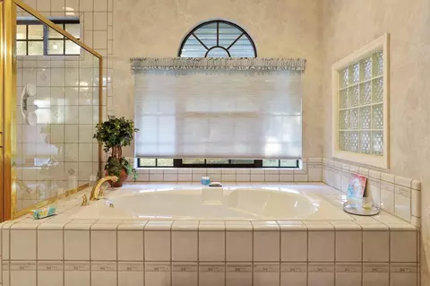 Bath - 11791 N Alpine Rd, Lodi, CA 95240 photo 5 of 6