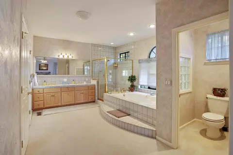 Bath - 11791 N Alpine Rd, Lodi, CA 95240 photo 3 of 6