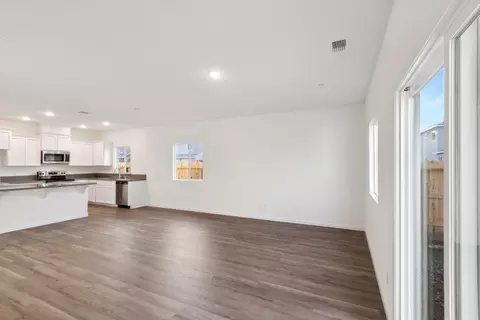 925 Derbyshire Ln, Patterson, CA 95363 photo 8
