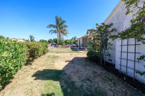 1220 Lombardy Dr, Modesto, CA 95351 photo 22