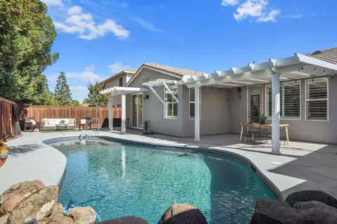 9563 Highland Park Dr, Roseville, CA 95678