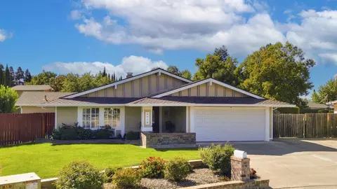 8716 Via Media Way, Elk Grove, CA 95624