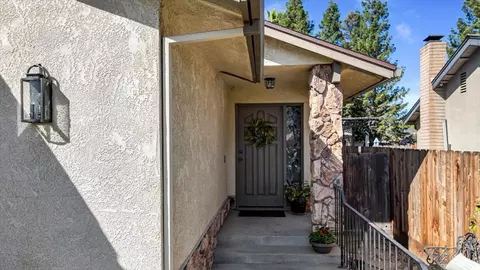 219 Gilbert Dr, Ripon, CA 95366 photo 4