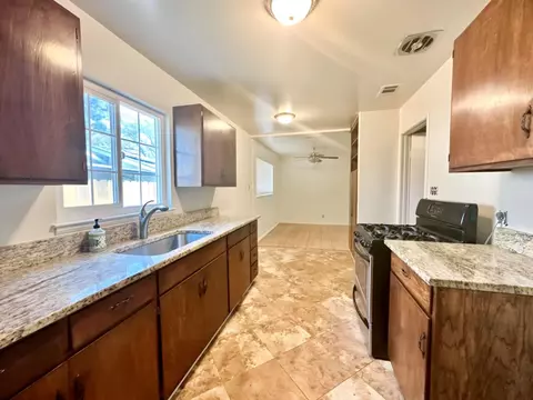 821 E Longview Ave, Stockton, CA 95207 photo 4