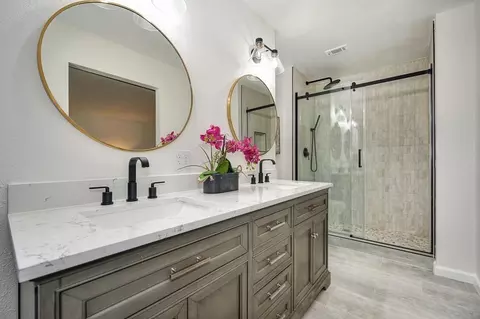 Bath - 6351 Eldon Ave, Loomis, CA 95650 photo 2 of 4