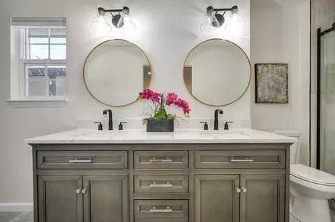 Bath - 6351 Eldon Ave, Loomis, CA 95650 photo 1 of 4
